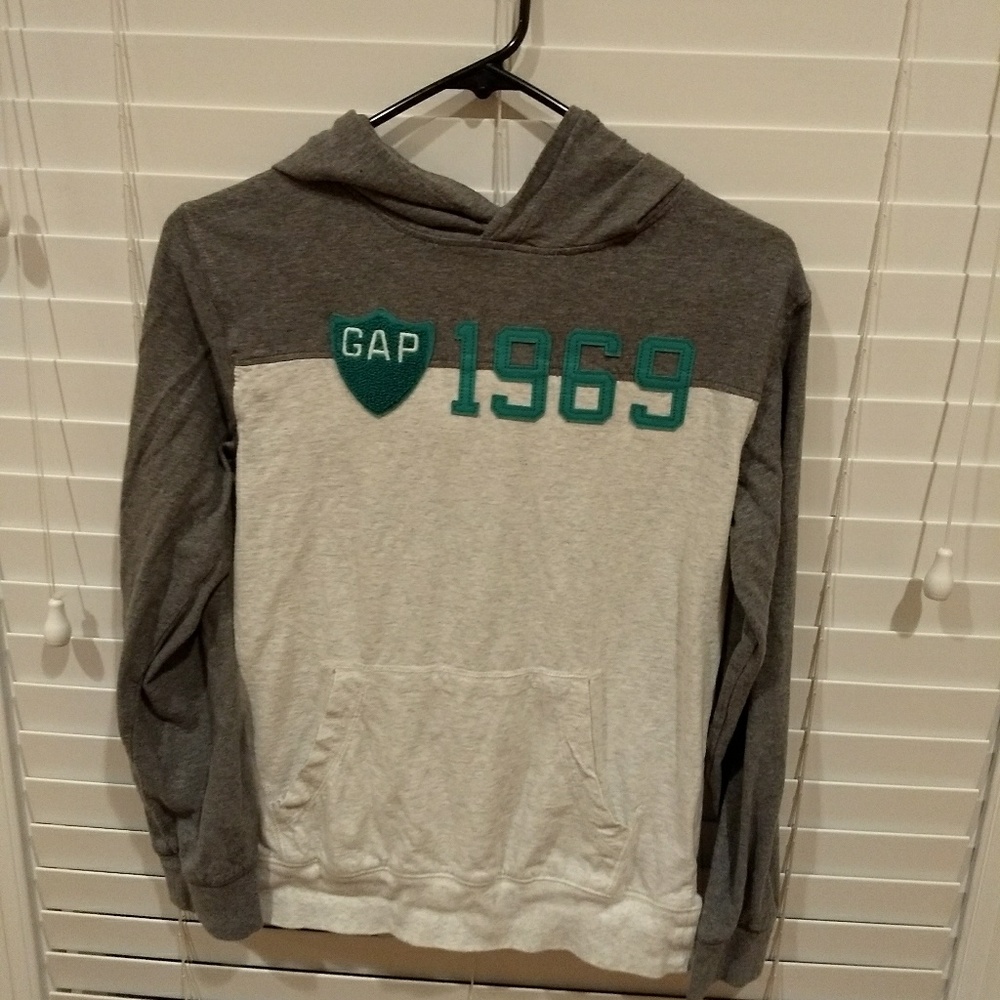 Ling Sleeve shirt with hood.